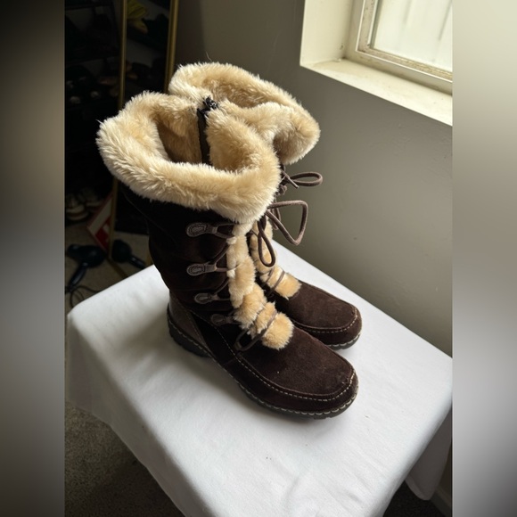 Baretraps Baylee Brown Suede Winter Boots with faux fur trim lace-up Size 10